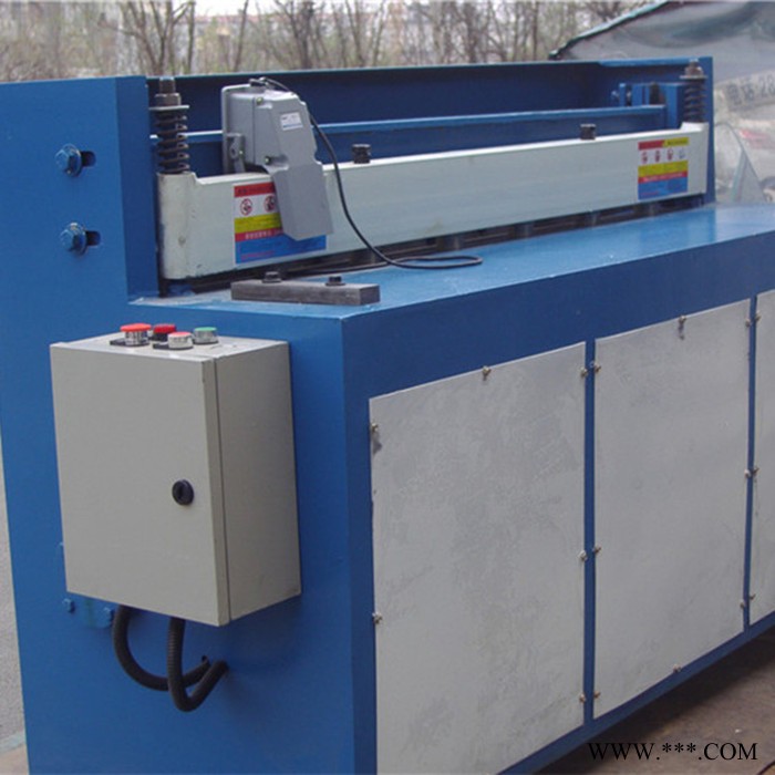 濟(jì)寧鑫宏1300mm電動(dòng)剪板機(jī) 白鐵皮剪板機(jī) 彩鋼板電動(dòng)剪板機(jī)